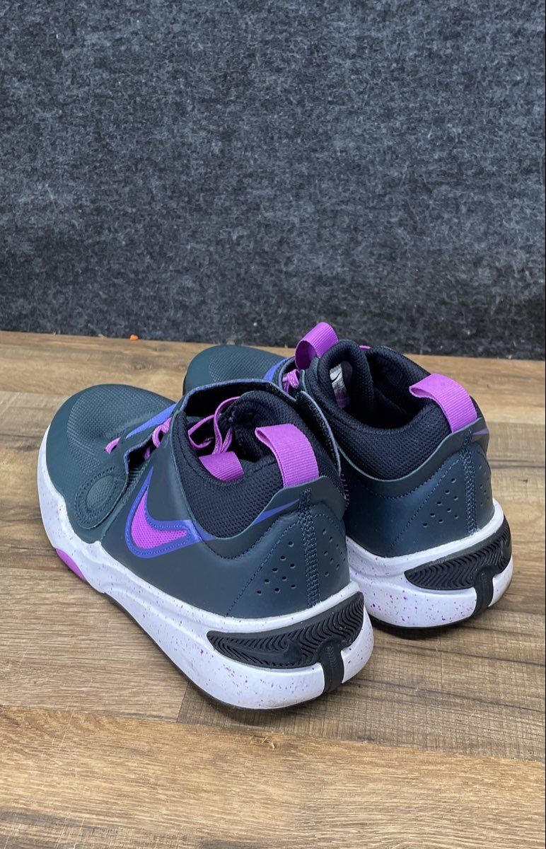 Nike Team Hustle D11 Deep Jungle Fuchsia Youth Basketball Shoes Size 7Y