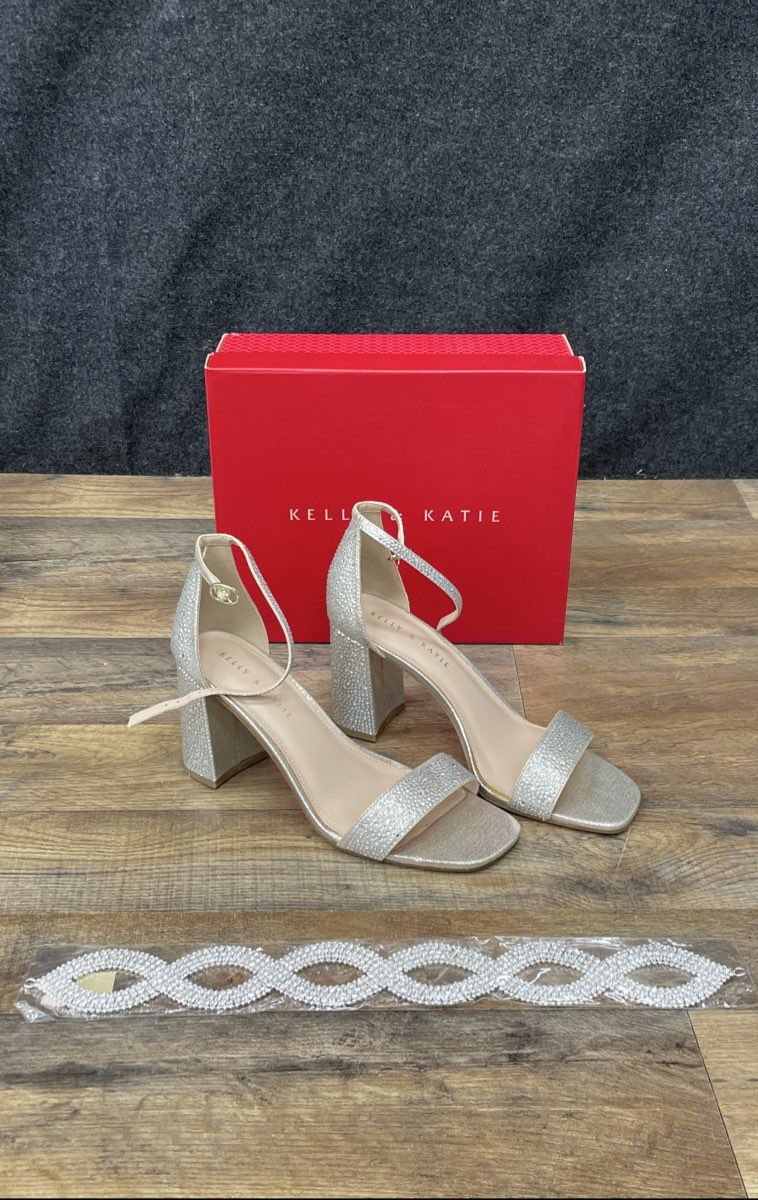 Kelly & Katie Caital Lt Gold Shimmer Sand Fabric Block Heel Sandals Size 9.5