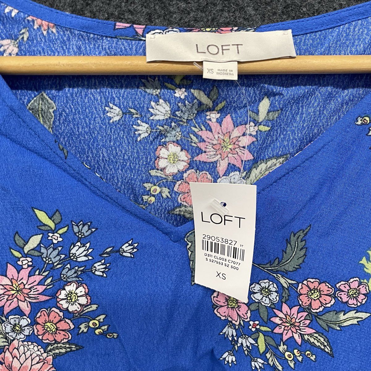LOFT Women's Blue Floral Long Sleeve V-Neck Puff Shoulder Blouse NWT Sz XS