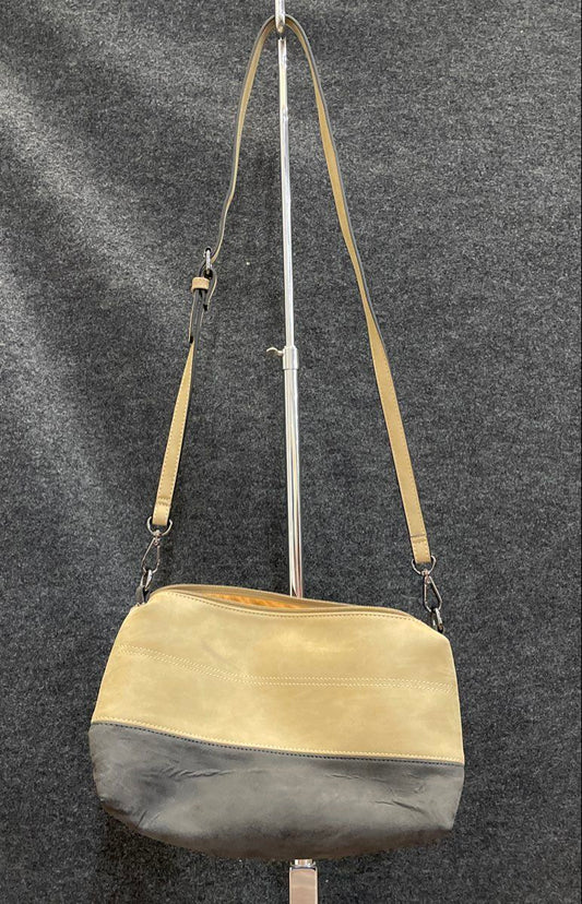 Sydney Love Cream Black Leather Crossbody Bag Handbag Gunmetal Hardware