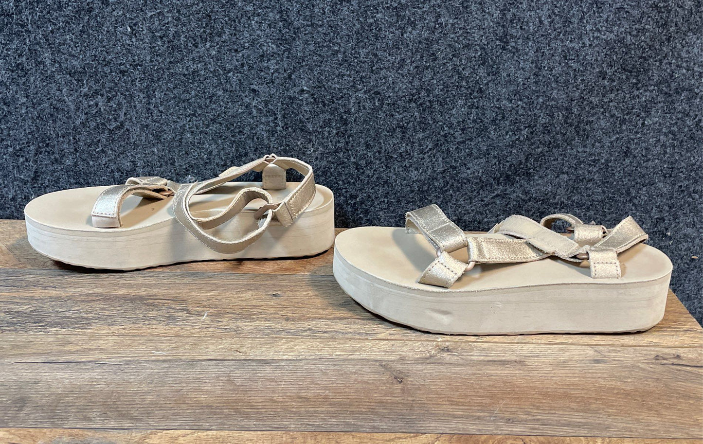 Teva Midform Universal Metallic Champagne Gold Platform Sandals Women's Size 9