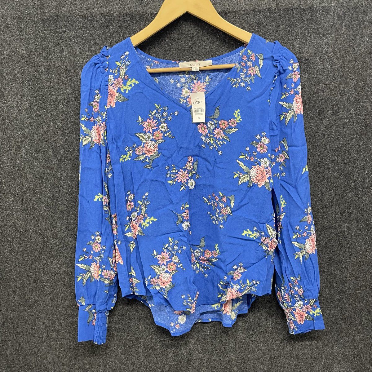 LOFT Women's Blue Floral Long Sleeve V-Neck Puff Shoulder Blouse NWT Sz XS