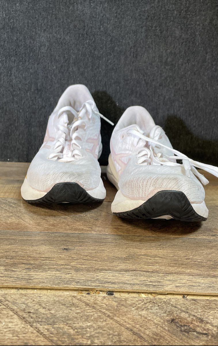 Asics Versablast 4 White Pink Women's Running Shoes Size 9