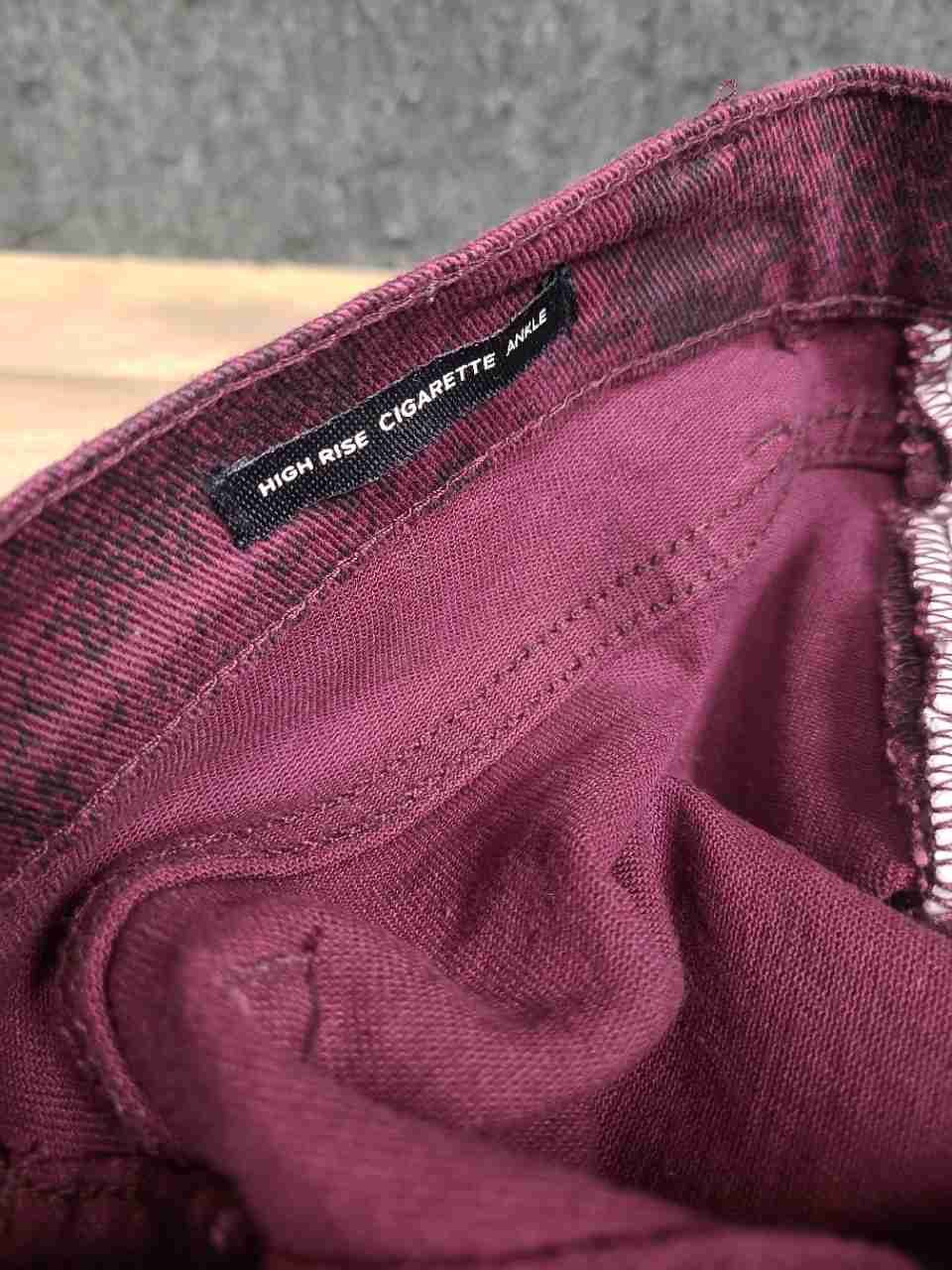 BDG Women's High Rise Cigarette Ankle Jeans Burgundy Snakeskin Print Sz 27x30