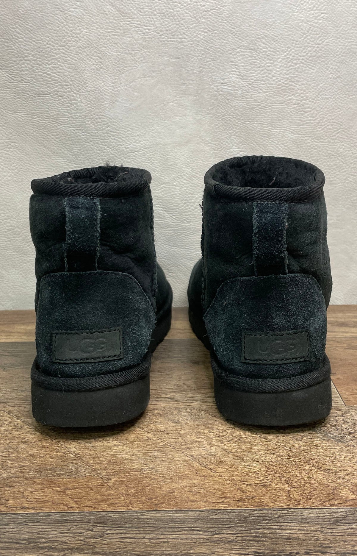 UGG Classic Mini II Black Suede Shearling Boots Women's Size 7