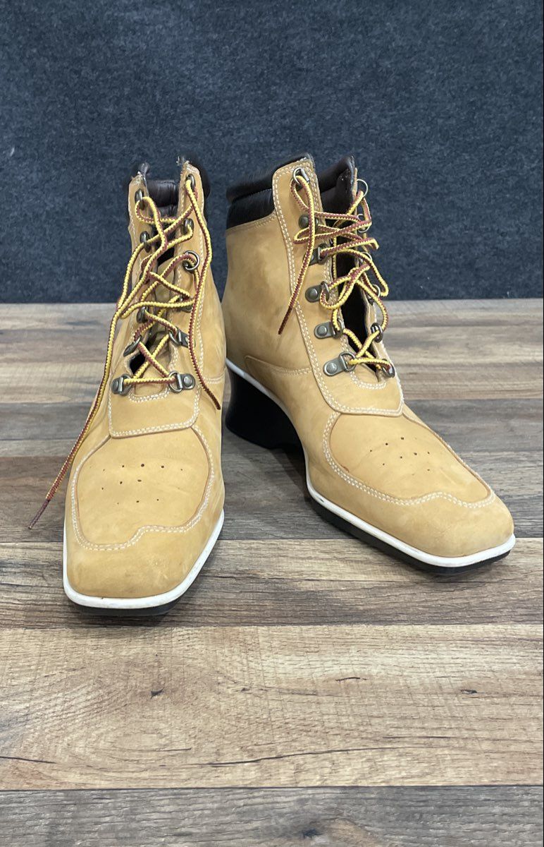 Vintage Y2K Timberland 19345 Wheat Leather Square Toe Heeled Boots Size 10M