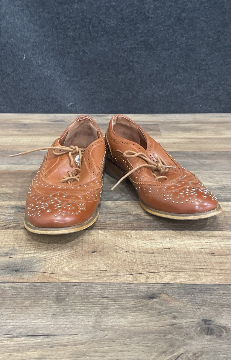 Steve Madden Brown Studded Wingtip Brogue Oxfords Women's Size 7.5