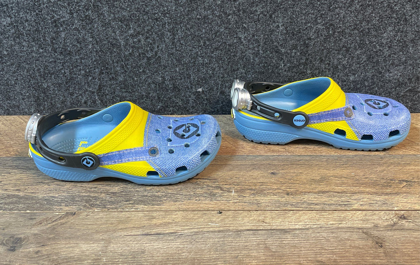 Crocs Classic Clog Blue Yellow Kids Clogs Minions Size J3