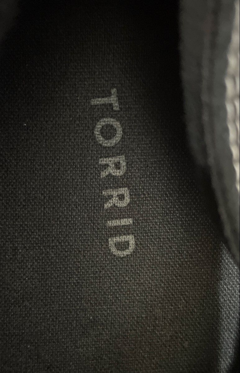 Torrid Black Canvas Low Top Sneakers Women's Size 11WW Extra Wide