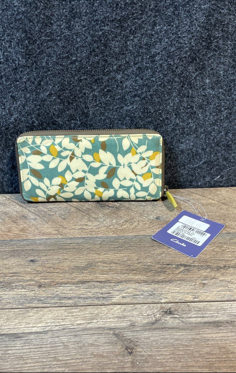Clarks Green Floral Romancing Me Zip Around Wallet NWT