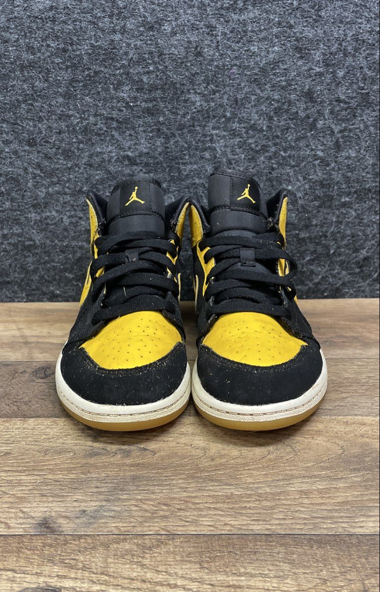 Nike Air Jordan 1 Mid New Love Black Varsity Maize GS Youth Size 3Y