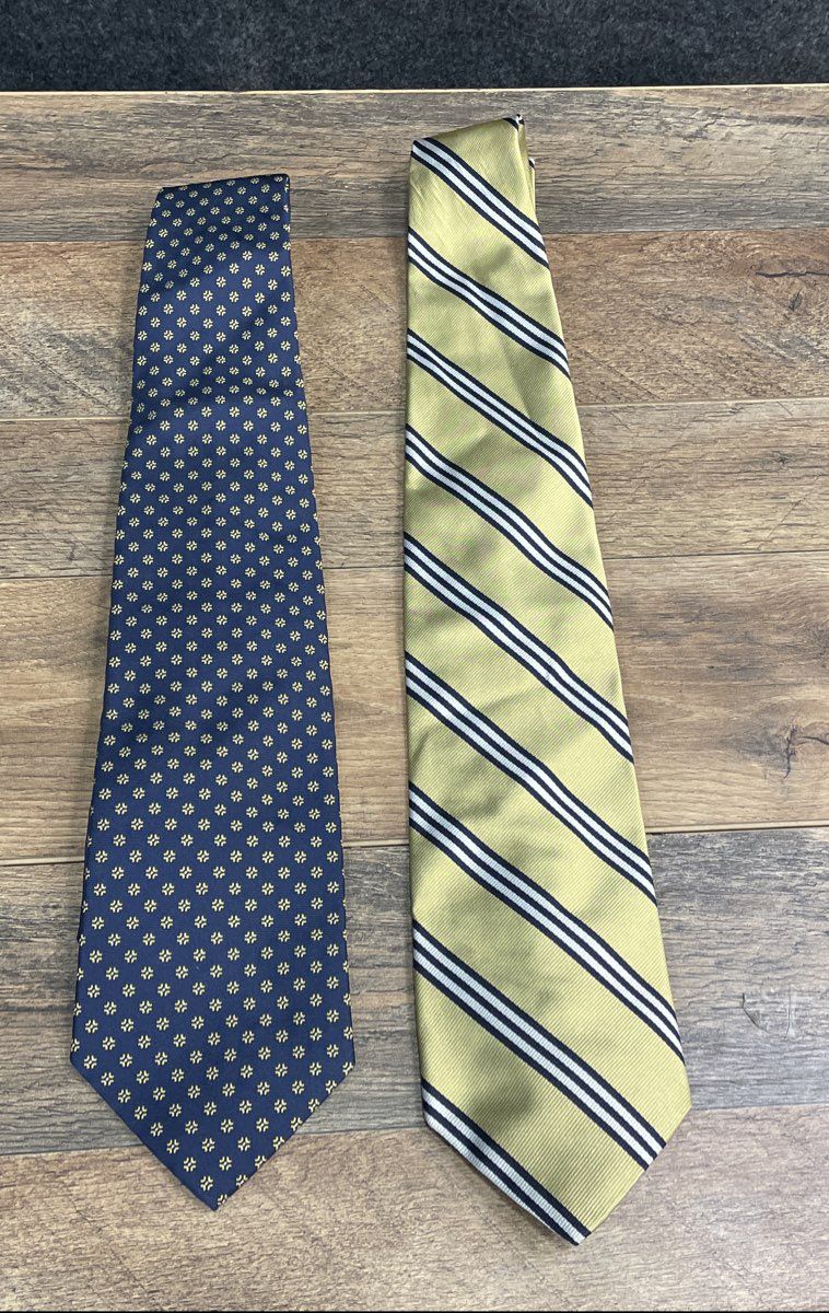 Brooks Brothers Men's Silk Ties Lot of 2 Navy Medallion Yellow Repp Stripe USA