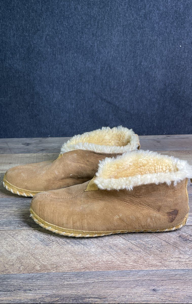 L.L. Bean Wicked Good Shearling Tan Suede Moccasin Slippers Men's Size 9