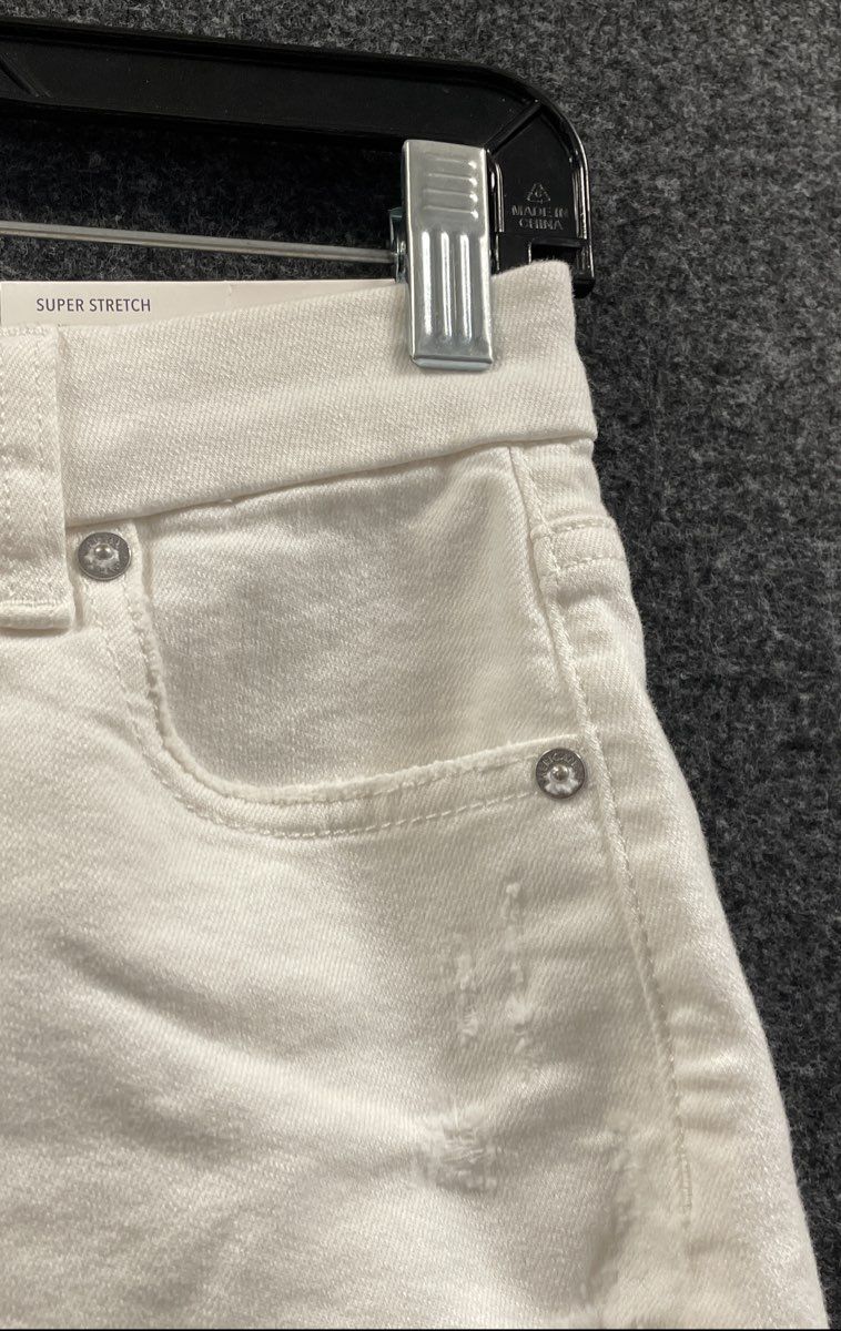 American Eagle Women's White Curvy Hi-Rise Shortie Distressed Denim Shorts NWT