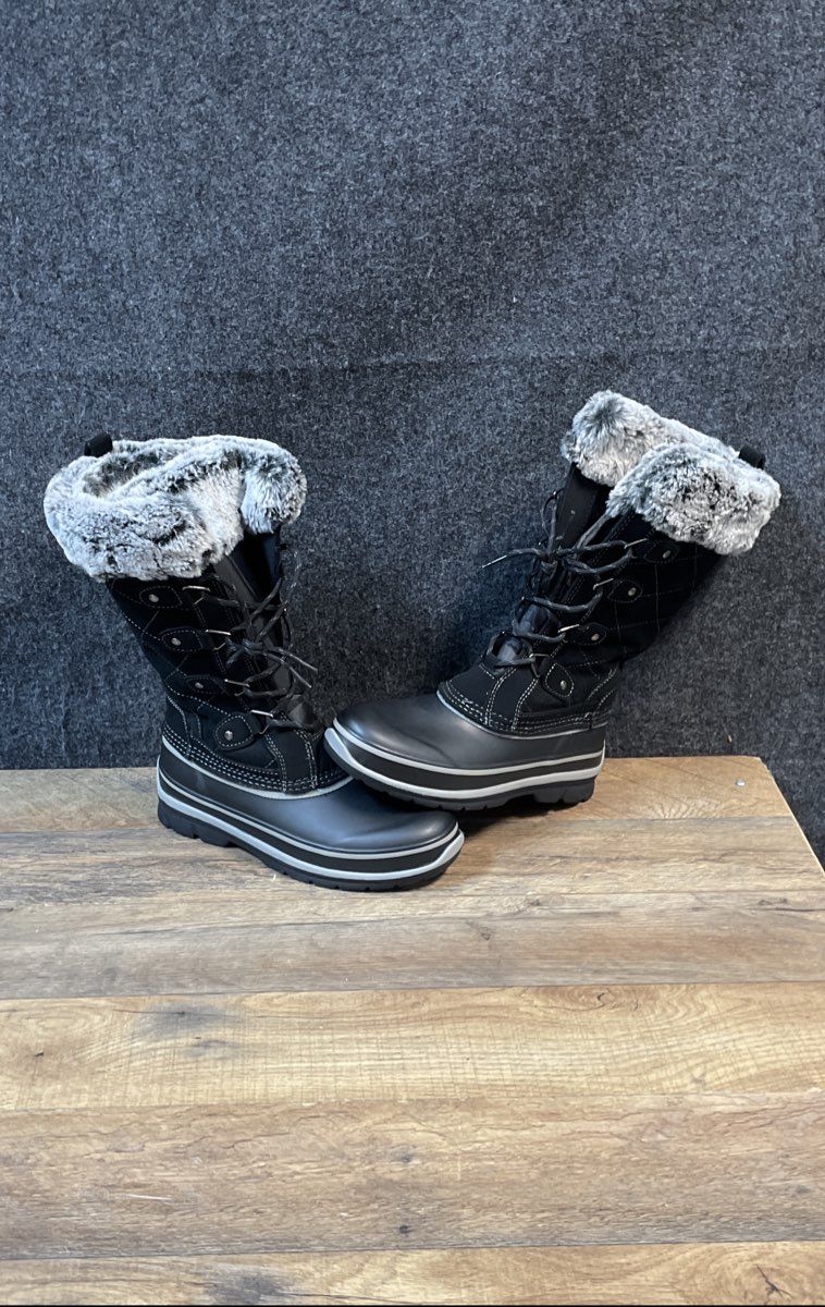 Khombu Ellie Black Faux Fur Trim Winter Snow Duck Boots Size 6M