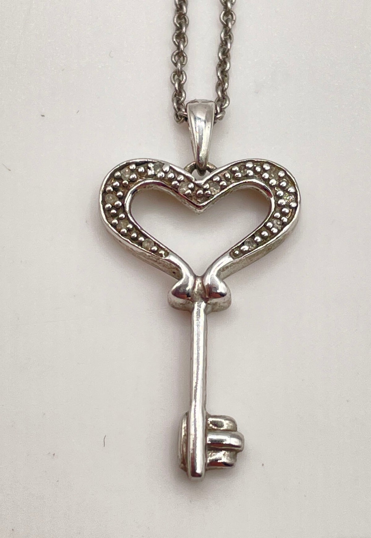 925 Sterling Silver Diamond Accent Heart Key Pendant Necklace 2.7g