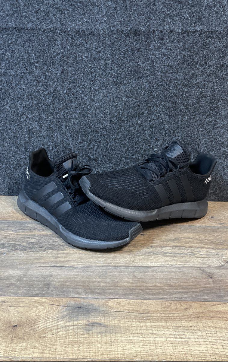Adidas Swift Run Core Black Knit Running Shoes Women's Size 9
