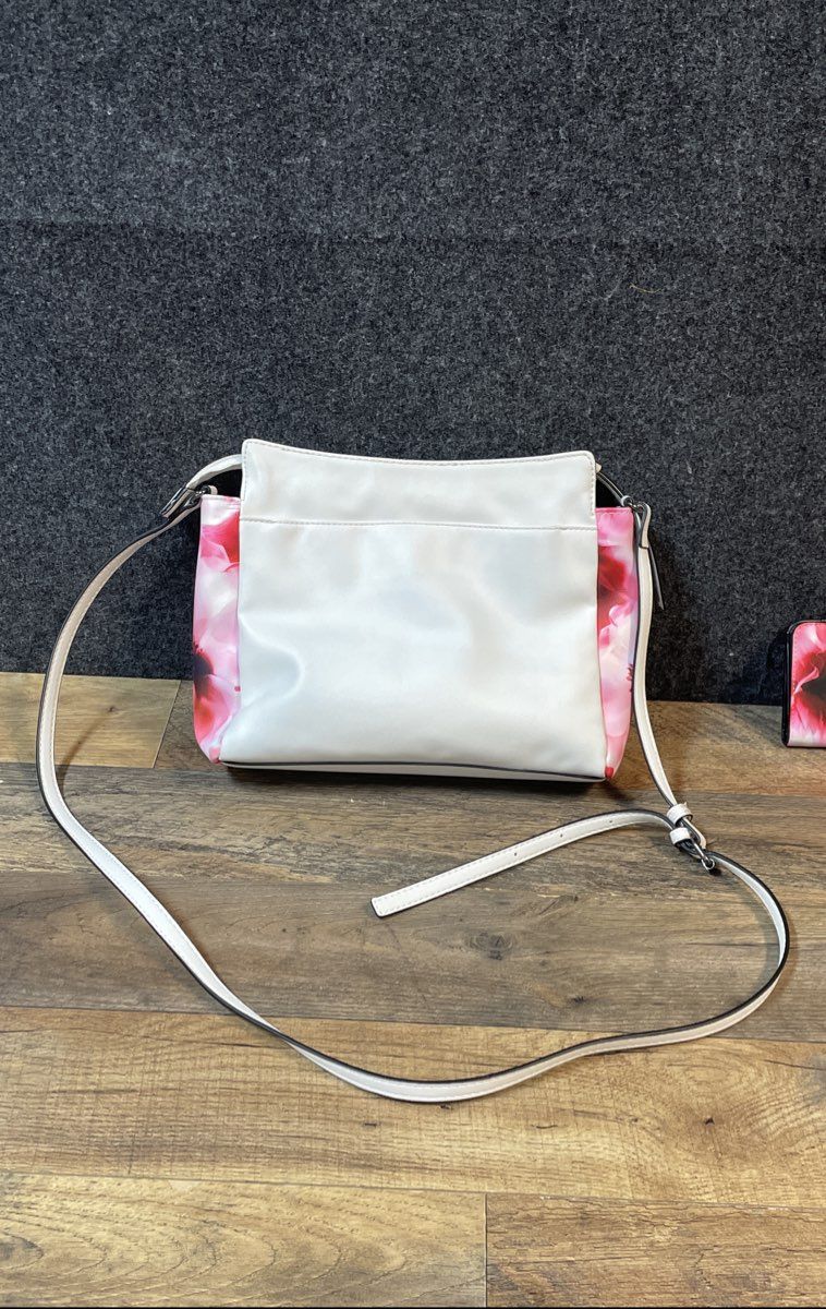 Simply Vera Vera Wang Floral Red Pink Crossbody Bag and Wallet Lot of 2