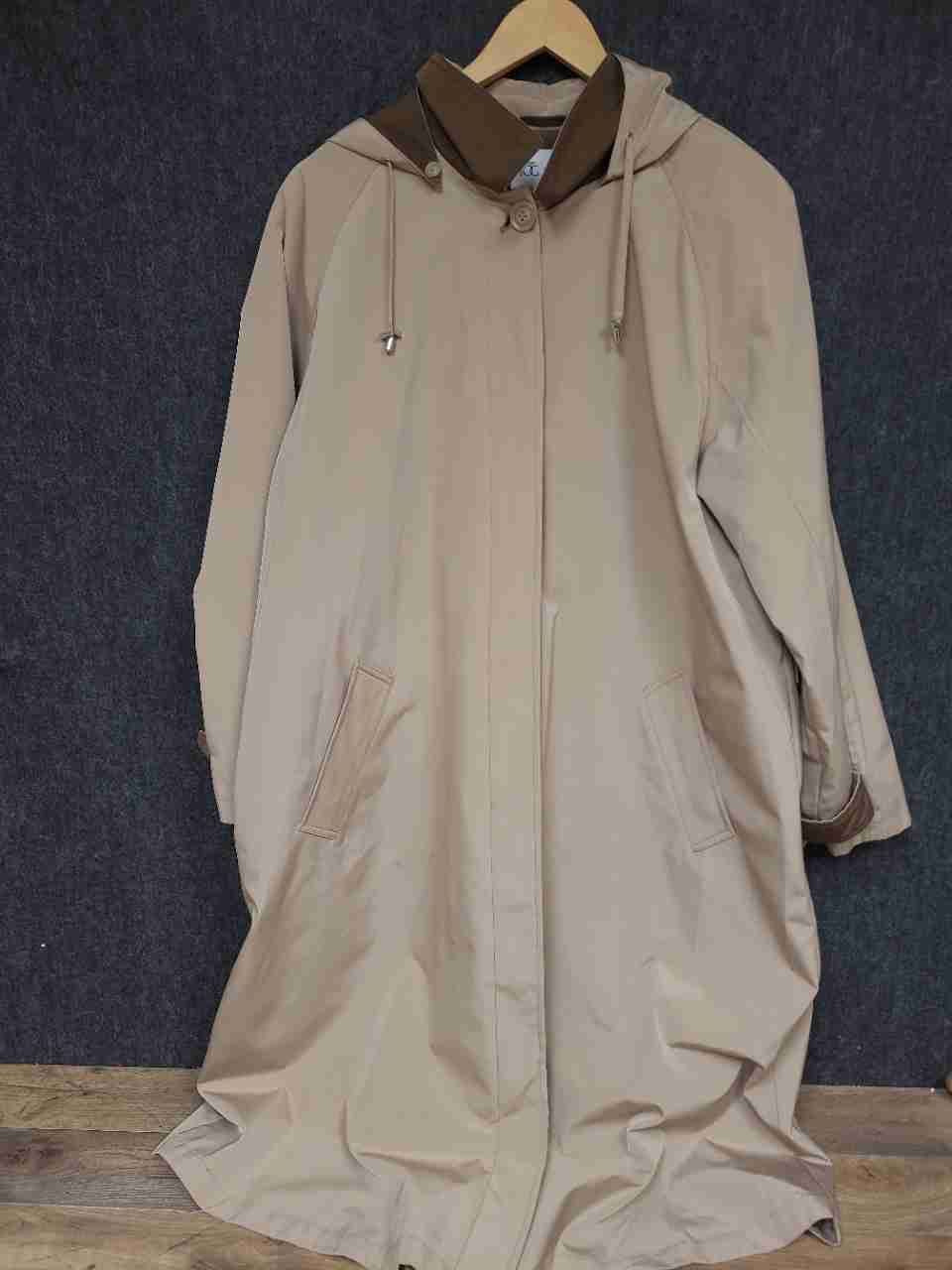 The Tog Shop Women's Tan Beige Hooded Raincoat Zip Off Liner Vintage 90s Sz XL