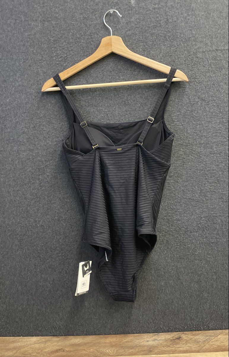 Rip Curl Women's Black Ribbed Premium Surf D-DD One Piece Swimsuit NWT Sz M
