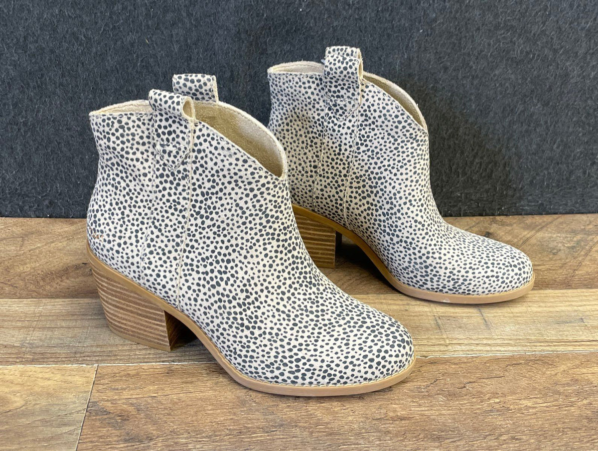 TOMS Kelsey White Grey Dalmatian Spotted Ankle Booties Women's Size 5 NWT