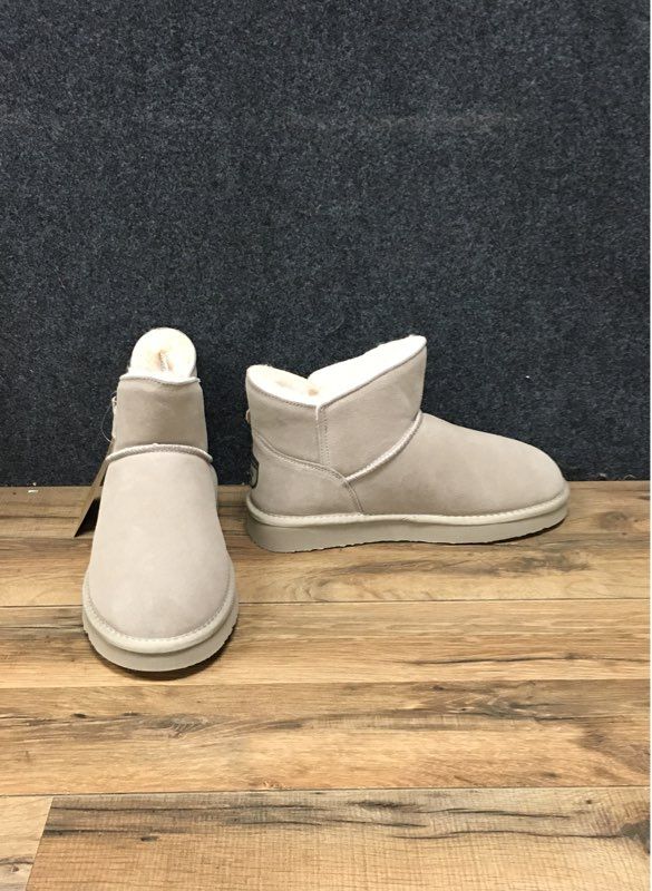 Bearpaw Women's Short Suede Buckle Boots Grey NWT Size 10