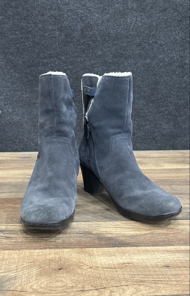 Clarks Navy Blue Suede Faux Fur Lined Block Heel Ankle Boots Women's Size 8M