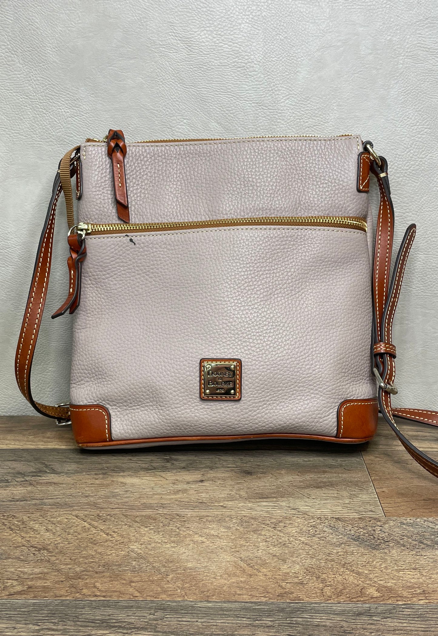 Dooney & Bourke Grey Lilac Pebble Grain Leather Crossbody Shoulder Bag Gold