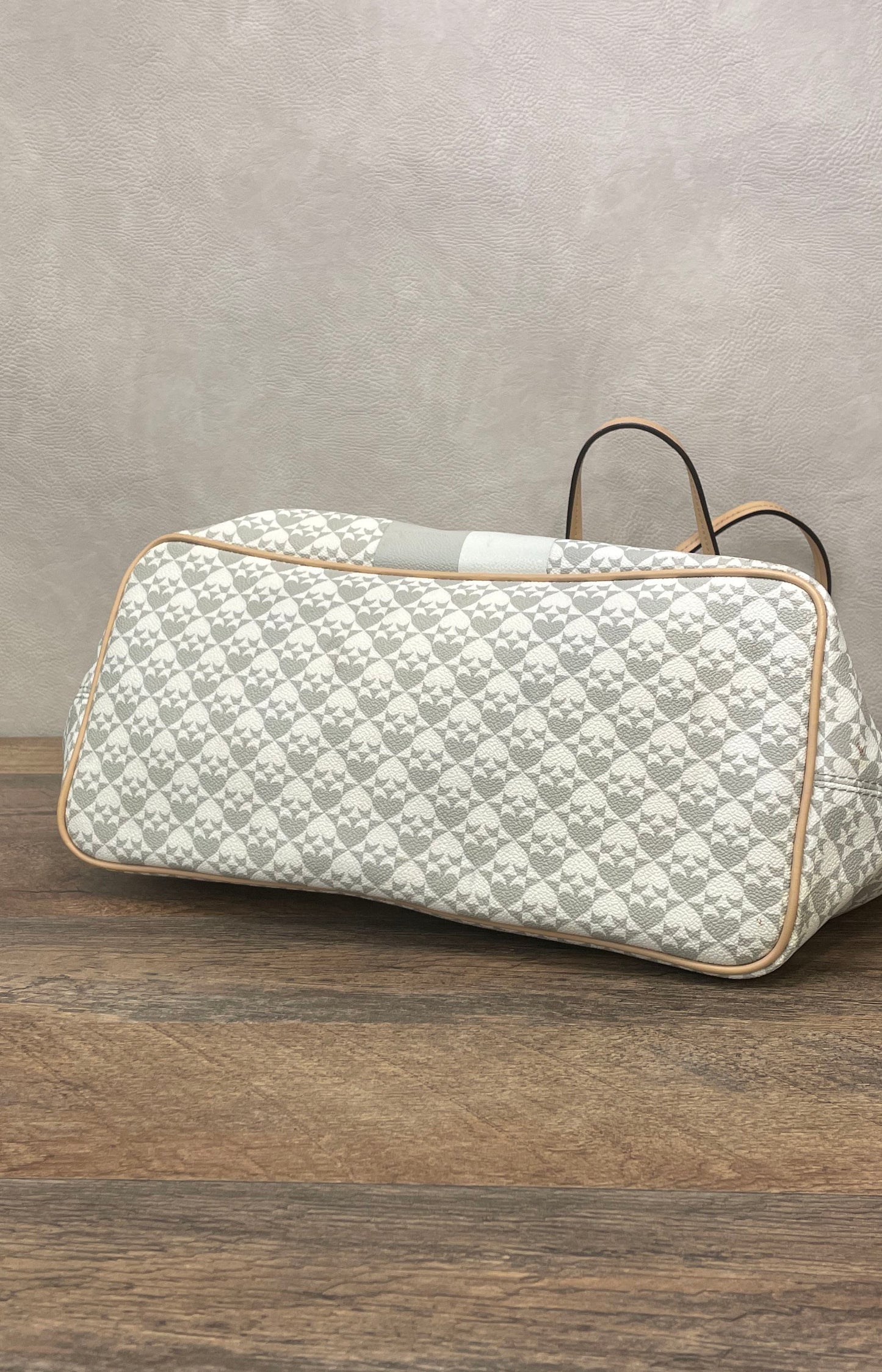 Kate Spade New York White Grey Geometric Spade Pattern Tote Bag Tan Trim