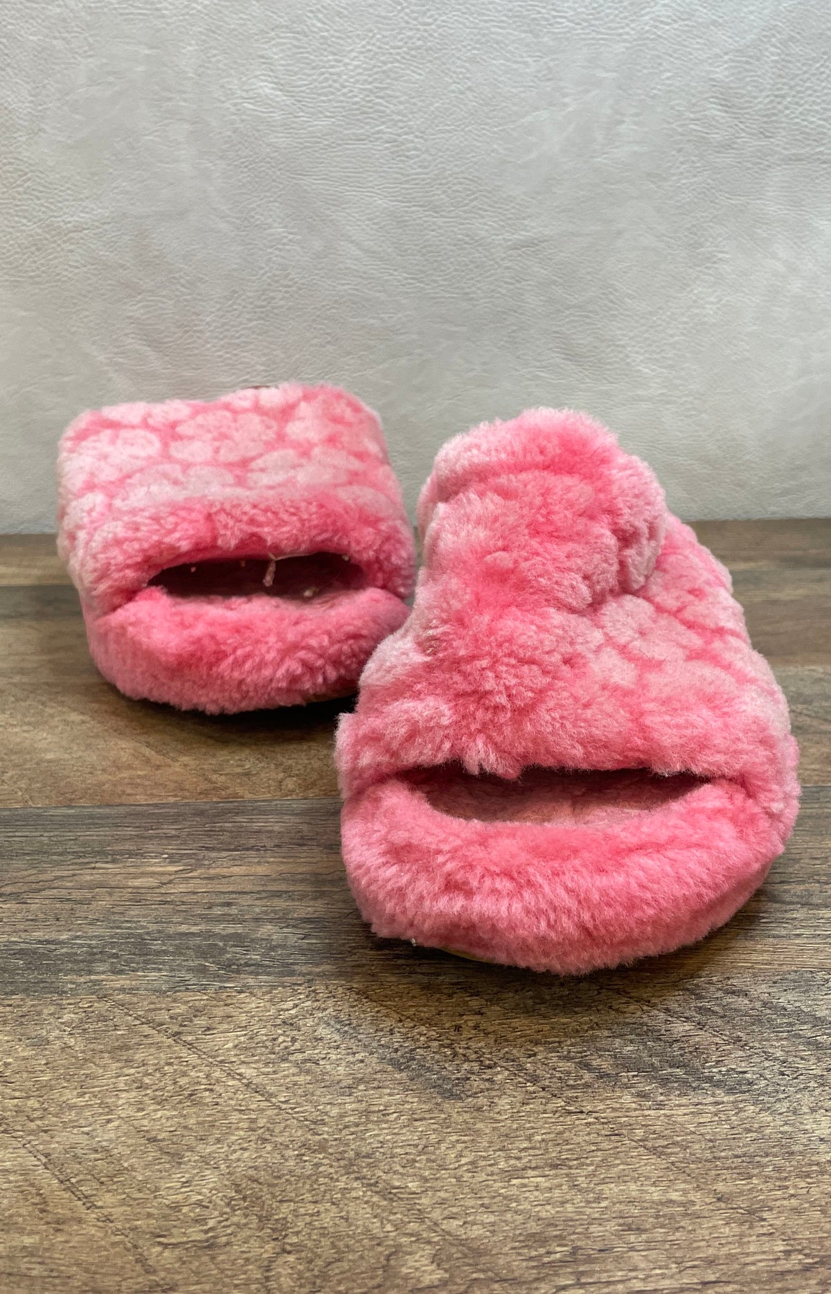 UGG Oh Yeah Pink Sheepskin Slide Slippers Women's Size 11