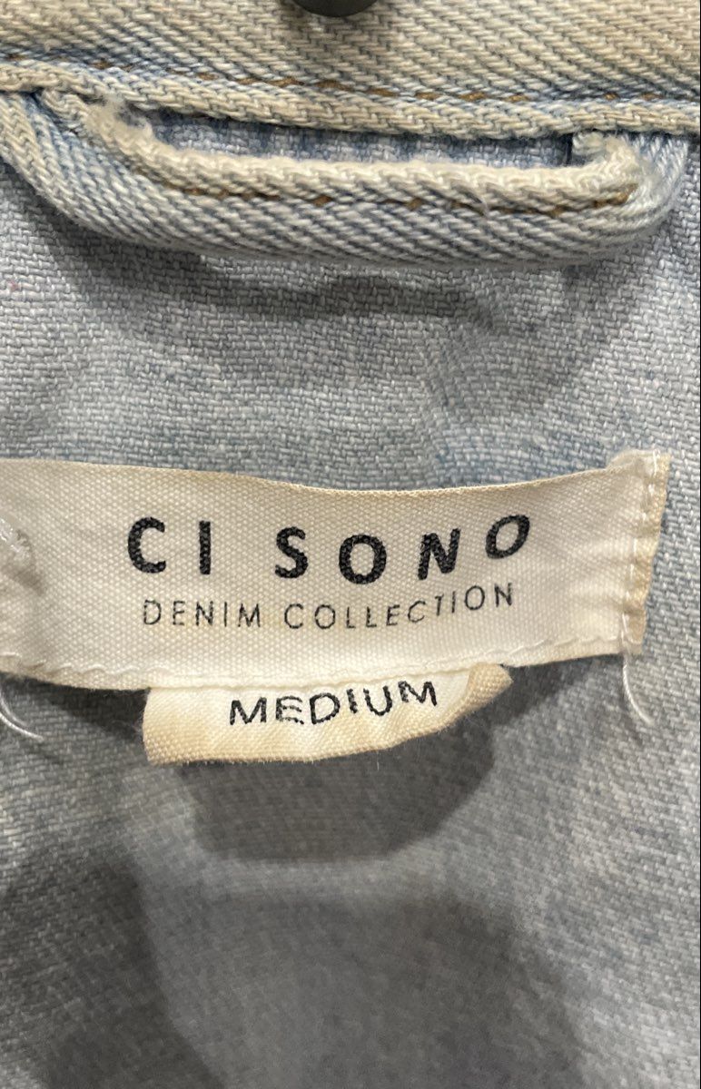 Ci Sono Women's Light Wash Distressed Ripped Denim Jean Jacket Sz M