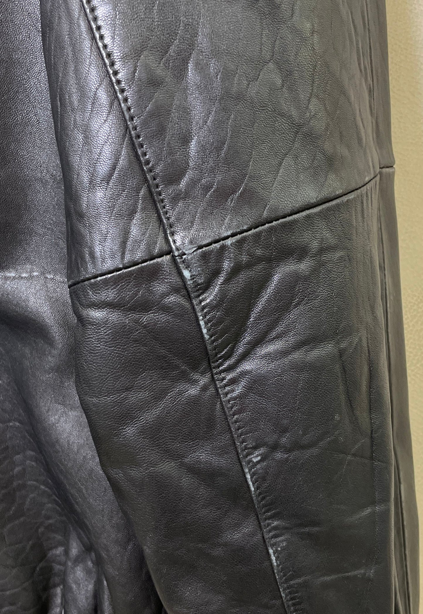 Van Heusen Men's Black Leather Bomber Jacket Full Zip Elastic Waist Sz L