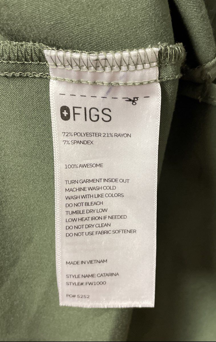 FIGS Women's Catarina V-Neck Scrub Top Green Technical Collection S