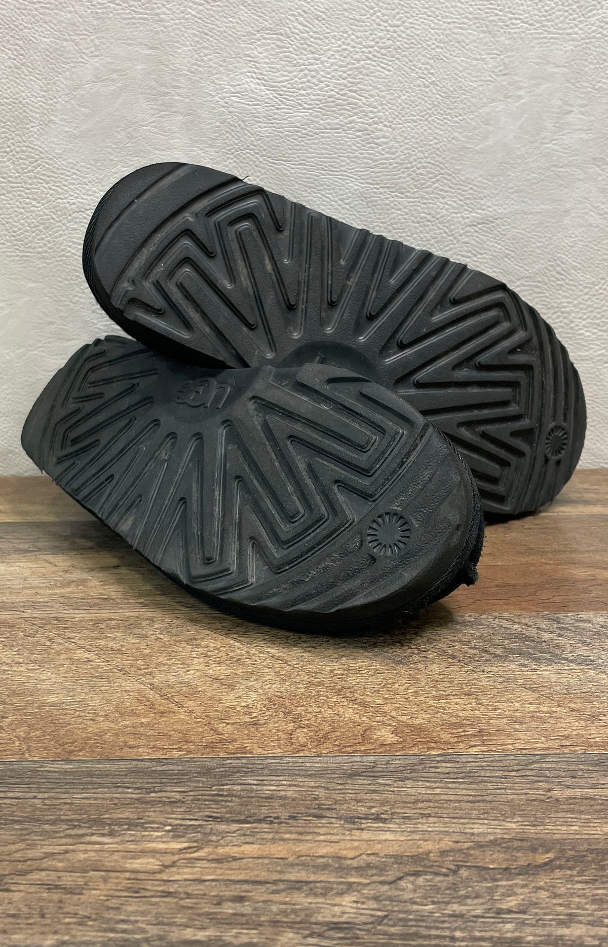 UGG Tasman Women's Black Suede Embroidered Trim Slippers Size 6