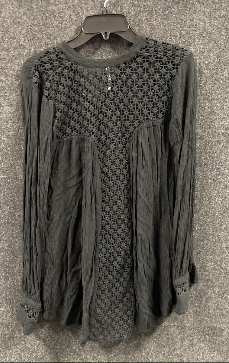 Free People Women's Black Lace Back Crochet High Low Crinkle Tunic Shirt Sz XS