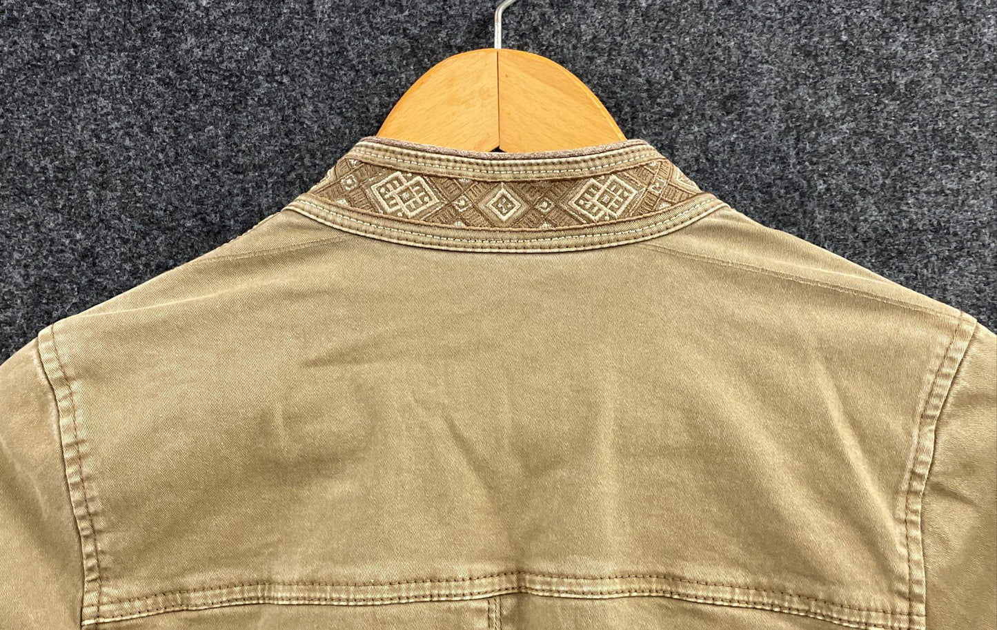 White House Black Market Women's Olive Embroidered Button Utility Jacket Sz 8