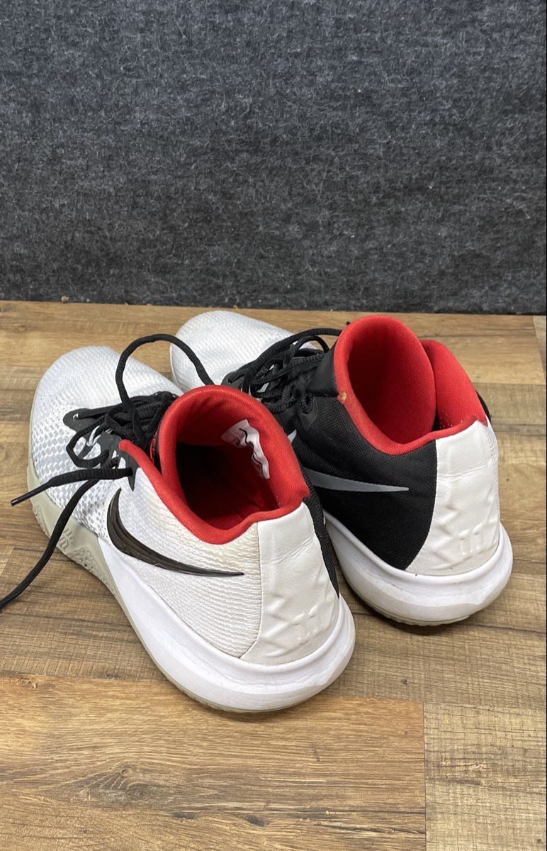 Nike Kyrie Flytrap EP White Black Red Basketball Shoes Men's Size 12