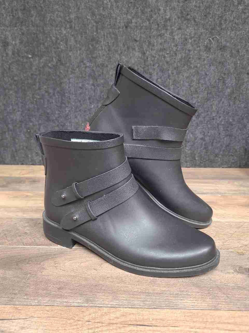 Chooka Midtown Strappy Black Waterproof Ankle Rain Boots Women's Size 7