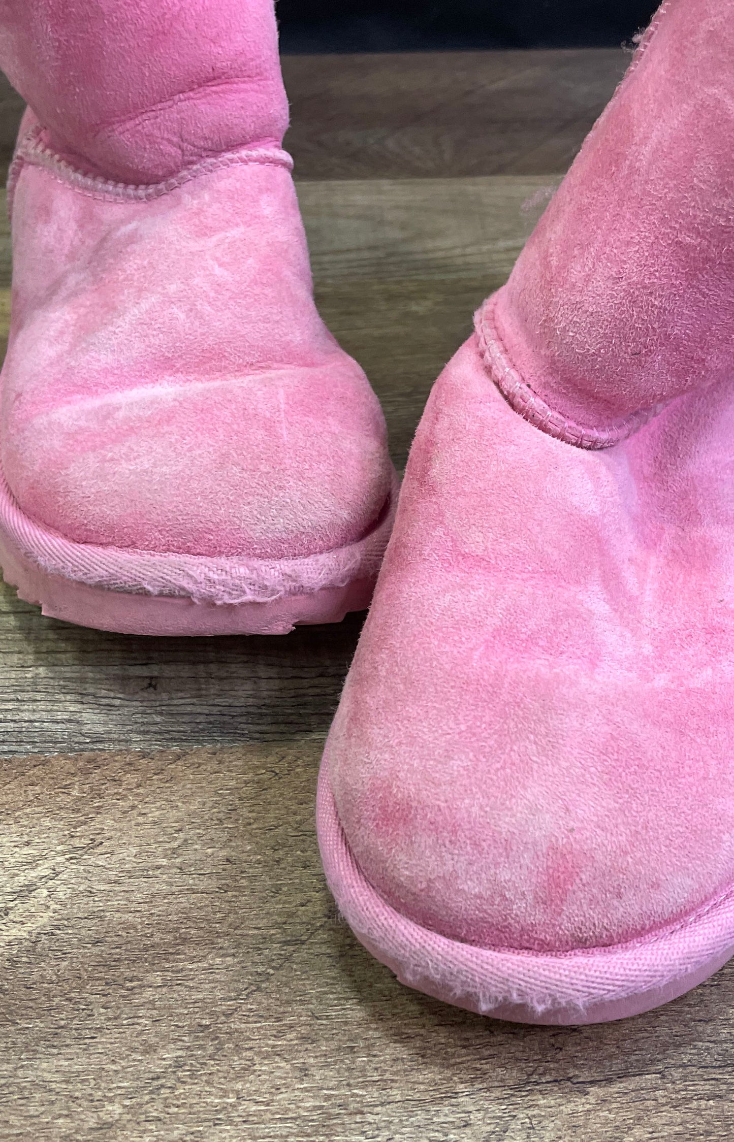 UGG Classic II Kids Pink Suede Sheepskin Fur Lined Winter Boots Size 2
