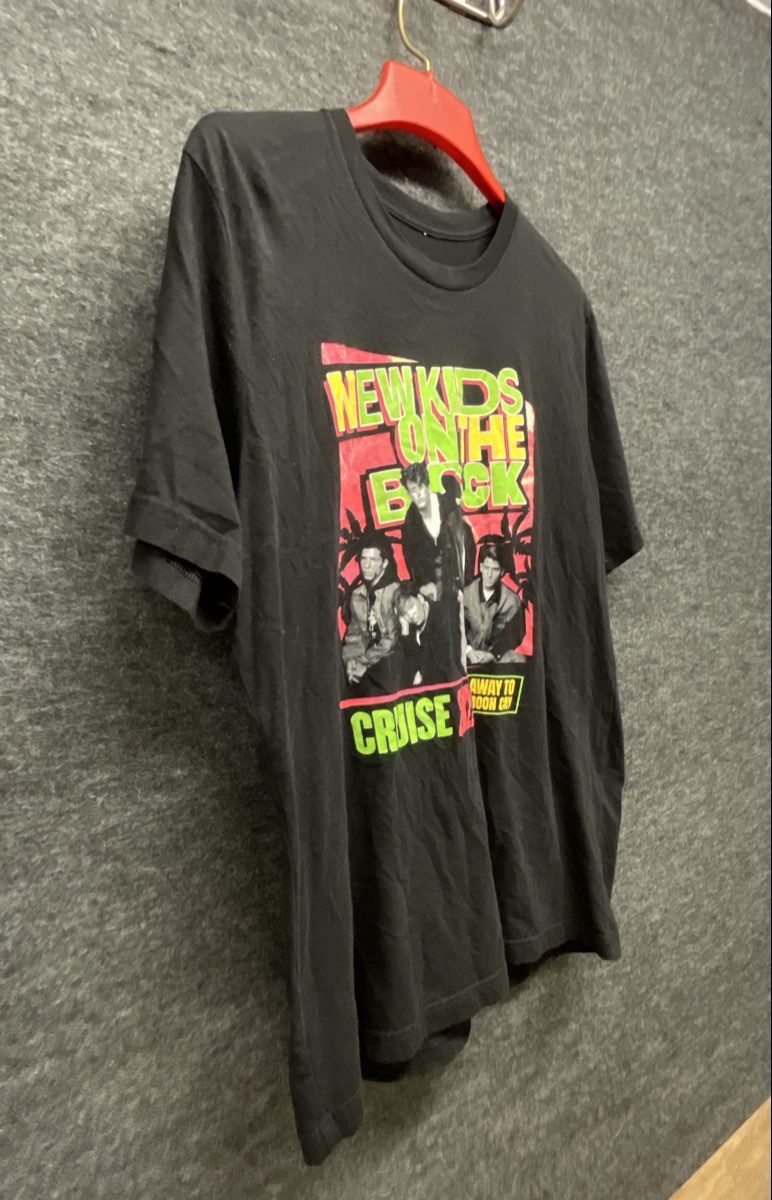 New Kids on the Block NKOTB Cruise 2022 Sail Away Half Moon Cay T-Shirt Sz L
