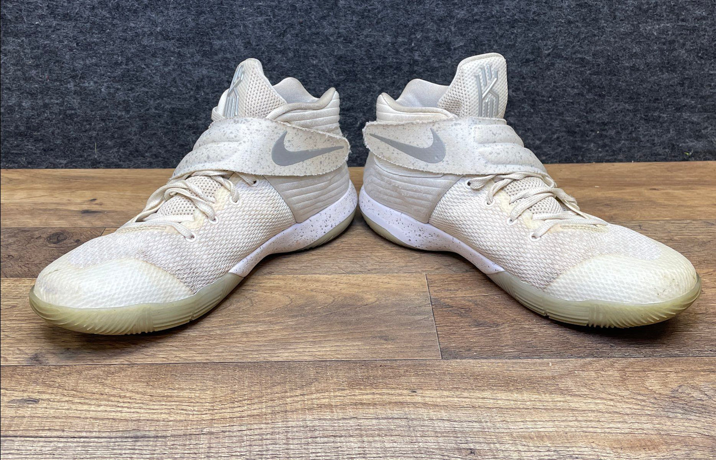 Nike Kyrie 2 Light Bone Reflect Silver Basketball Shoes Kids Size 7Y