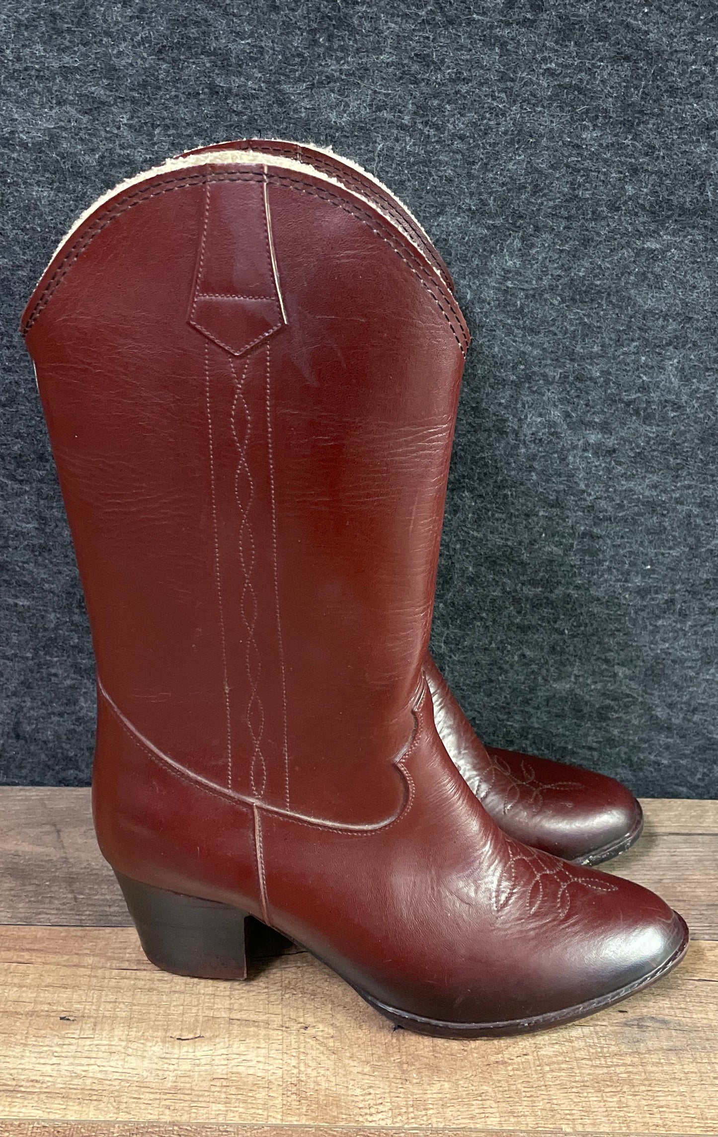 Vintage USA Made Burgundy Faux Leather Sherpa Lined Cowboy Boots Womens Size 7
