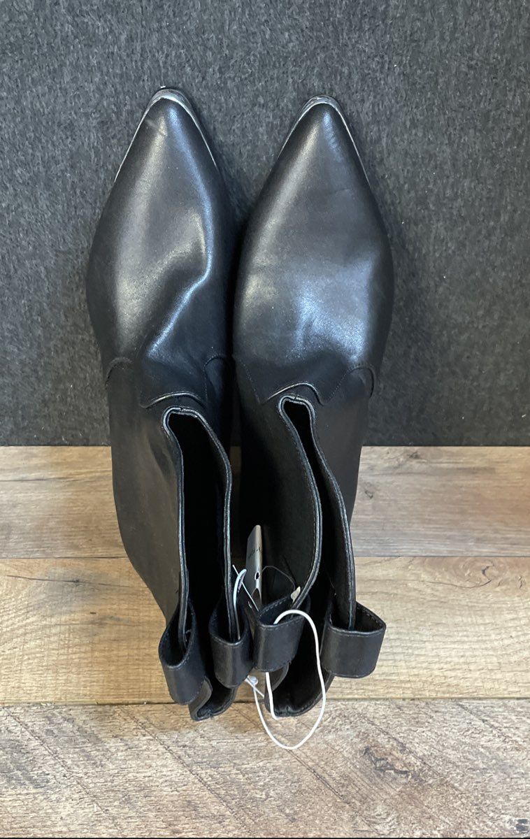 Universal Thread Black Western Pointed Toe Metal Tip Ankle Boots Size 9.5 NWT
