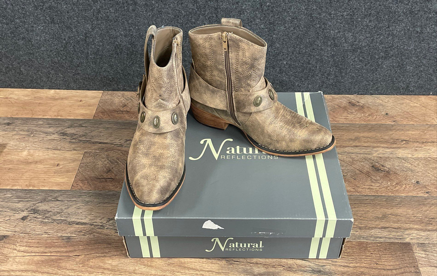 Natural Reflections Kaylee Short Distressed Tan Western Ankle Booties Size 8