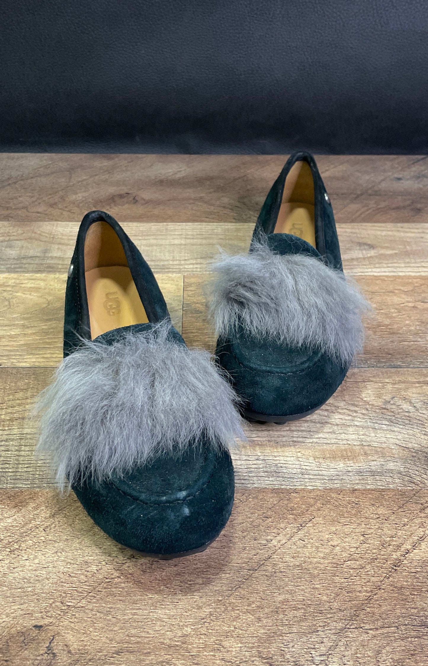 Ugg Lane Black Suede Grey Sheepskin Pom-Puff Slippers Loafers Women's Size 6