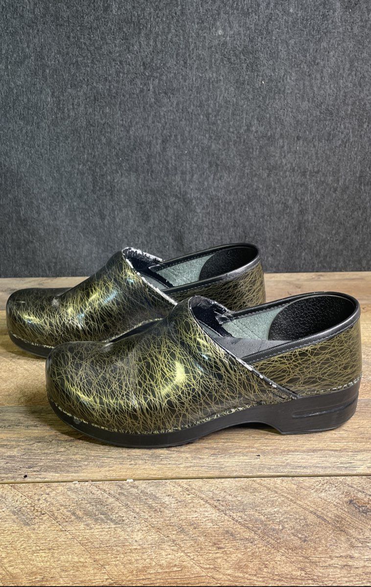 Dansko Professional Black Gold Scribble Patent Leather Clogs Size 42