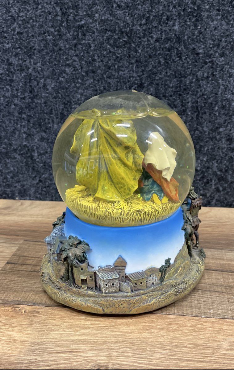 San Francisco Music Box Co Nativity Scene Musical Snowglobe O Little Town