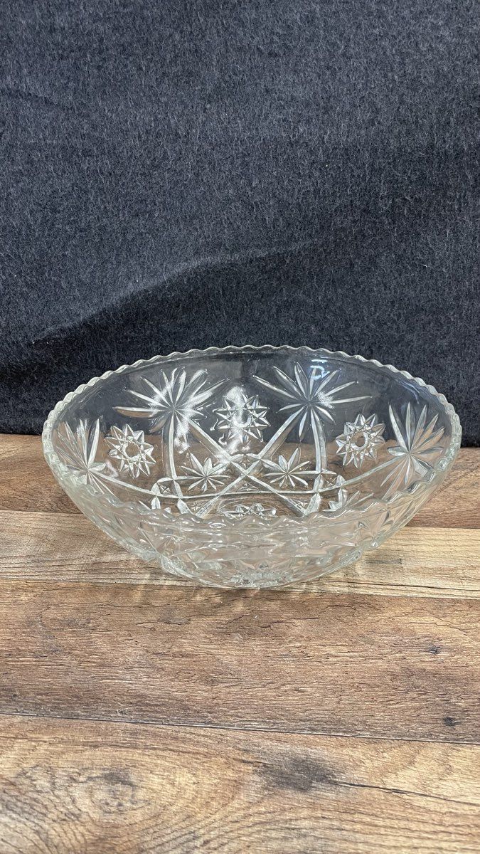 Vintage Style Anchor Hocking Early American Prescut Serving Bowl