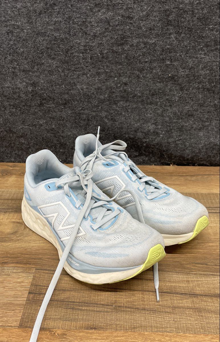 New Balance Fresh Foam 680v8 Light Blue White Running Shoes Women's Size 8.5
