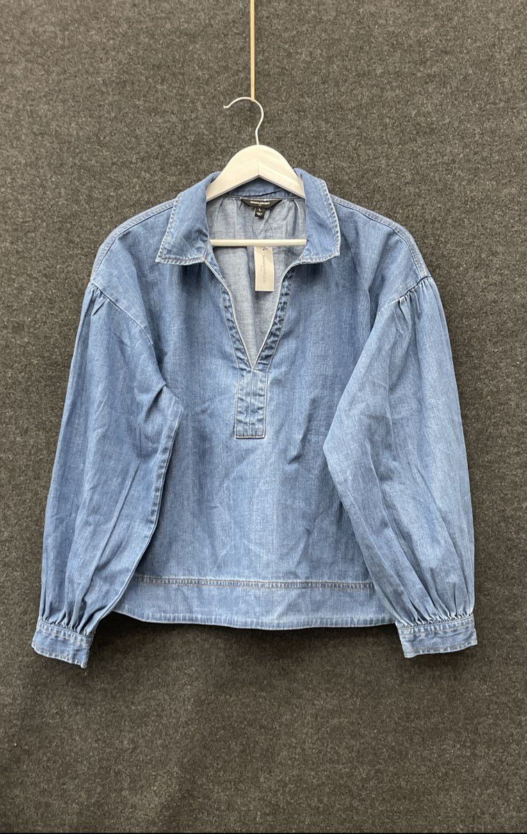 Banana Republic Women's Blue Denim Popover Shirt V-Neck Blouse NWT Sz L